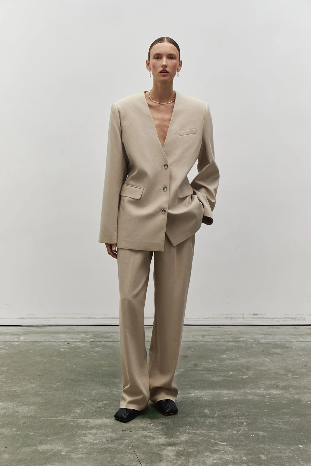 Collarless Blazer with Elastic DEWA