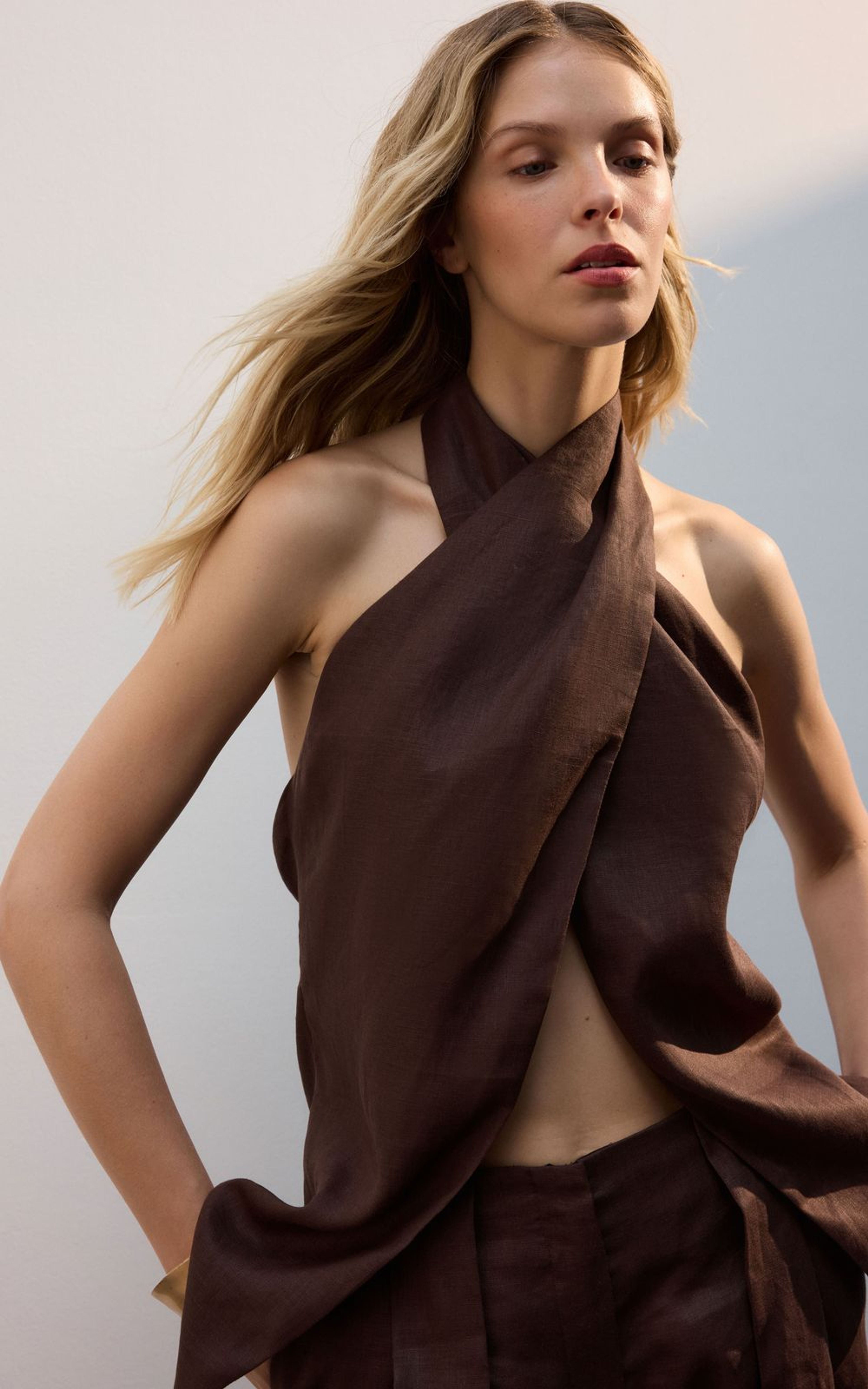 Топ подовжений MIA з акцентною горловиною